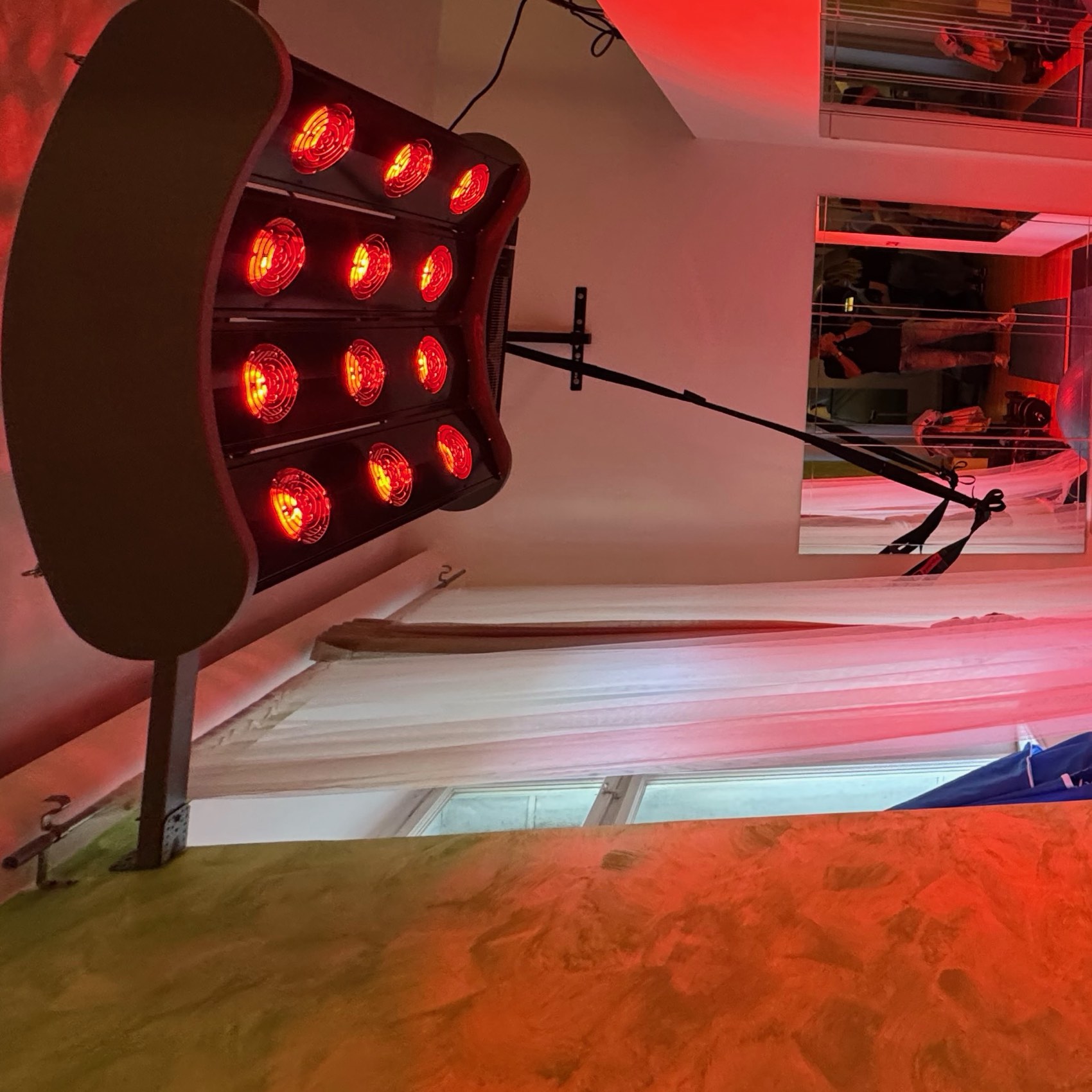 La lampada a raggi infrarossi sopra l'area esercizio