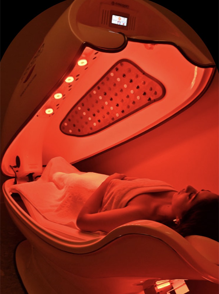 Cabina Bodywarm con luce infrarossa durante una seduta